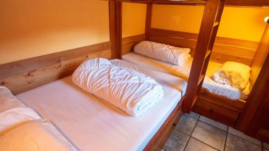 Rent in ski resort Chalet Albriet - Valfréjus - Bedroom