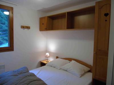 Rent in ski resort 3 room apartment cabin 6 people (J32) - Chalet Arrondaz - Valfréjus - Bedroom