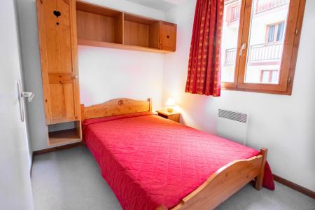 Rent in ski resort 2 room apartment cabin 6 people (H22) - Chalet d'Arrondaz - Valfréjus - Bedroom