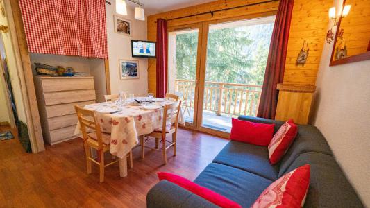 Rent in ski resort 2 room apartment cabin 4 people (105) - Chalet de Florence - Valfréjus - Living room