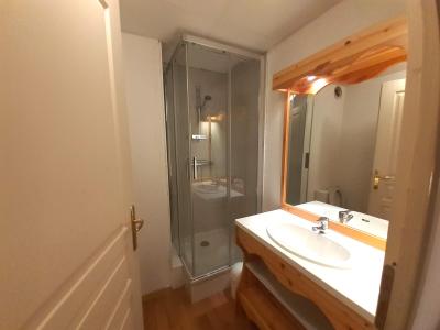 Rent in ski resort 3 room apartment sleeping corner 8 people (1-28) - Chalet Florence - Valfréjus - Shower room