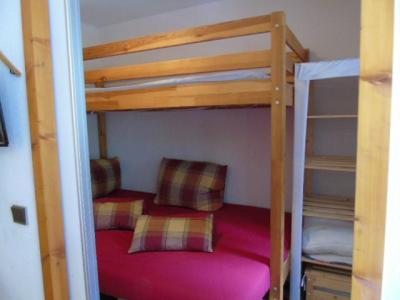 Rent in ski resort Studio cabin 4 people (M2-106) - Melezets 2 - Valfréjus - Bunk beds