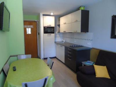 Rent in ski resort Studio cabin 4 people (M2-331) - Melezets 2 - Valfréjus - Living room