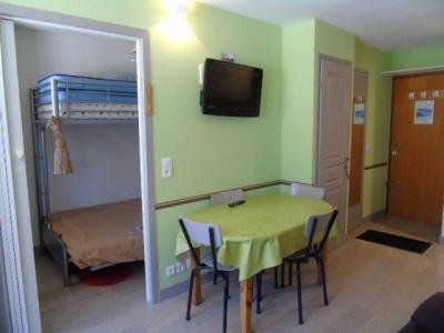 Rent in ski resort Studio cabin 4 people (M2-331) - Melezets 2 - Valfréjus - Living room