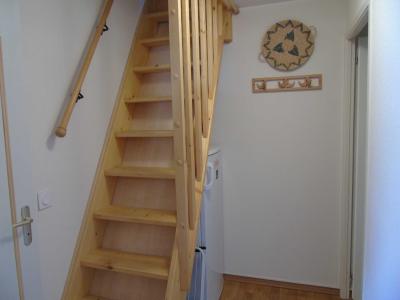 Location au ski Appartement 4 pièces mezzanine 8 personnes (74) - Résidence Cheval Blanc - Valfréjus - Escalier