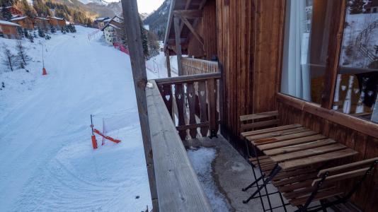Rent in ski resort Studio sleeping corner 4 people (E214) - Résidence le Thabor - Valfréjus - Winter outside