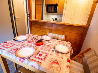 Rent in ski resort Studio cabin 4 people (B-71) - Résidence le Thabor - Valfréjus - Kitchen