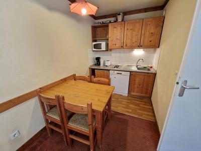 Rent in ski resort 2 room apartment 4 people (49) - Résidence les Chalets du Thabor - Valfréjus - Dining area
