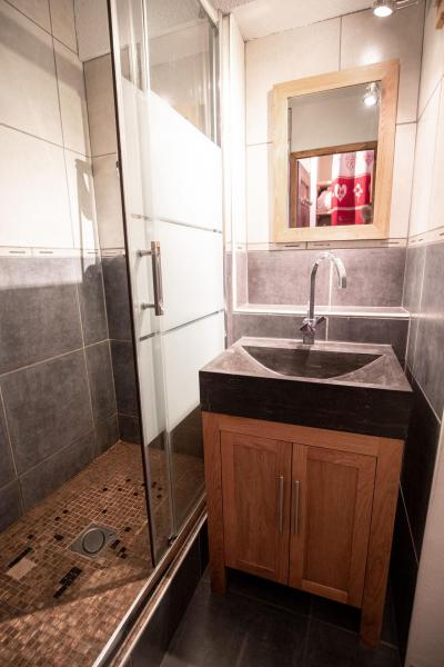 Rent in ski resort Studio 3 people (1566) - Résidence les Mélèzets 1 - Valfréjus - Shower room