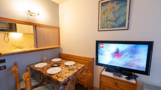 Rent in ski resort Studio sleeping corner 4 people (1-230) - Résidence les Mélezets - Valfréjus - Living room