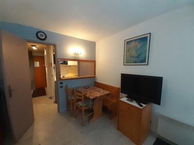 Rent in ski resort Studio 3 people (M1-230) - Résidence Melezets 1 - Valfréjus - Living room