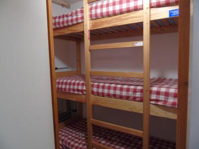 Rent in ski resort Studio 4 people (M1-333) - Résidence Melezets 1 - Valfréjus - Bunk beds