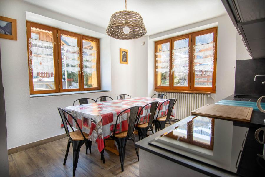 Rent in ski resort 3 room apartment 8 people (1) - Chalet Gilbert Collet - Valloire - Living room