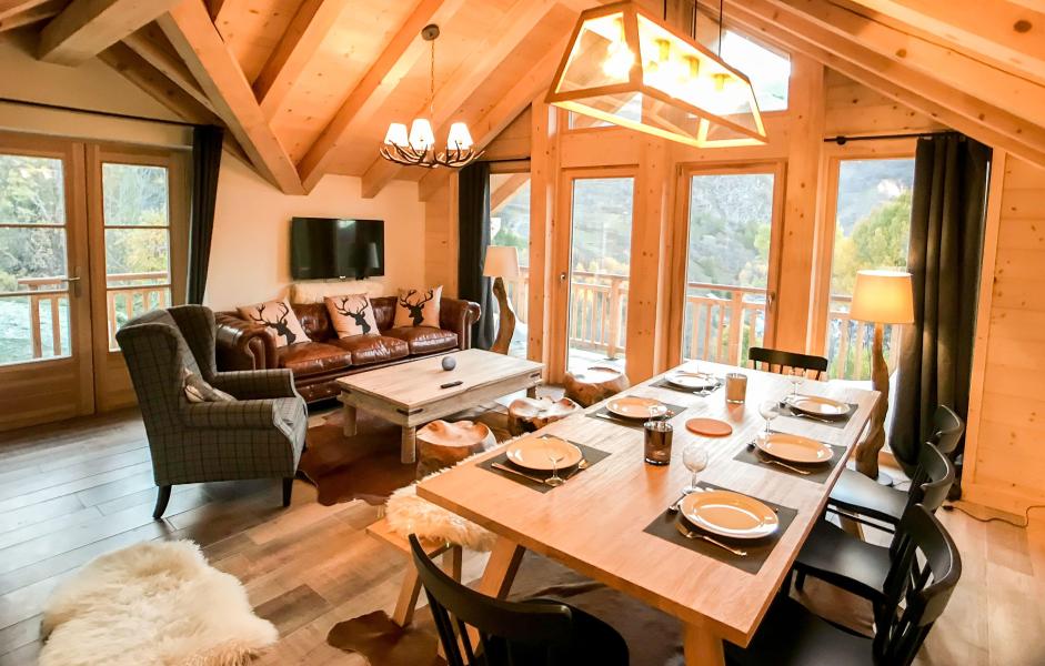 Rent in ski resort Chalet Le Chabichaz - Valloire - Dining area