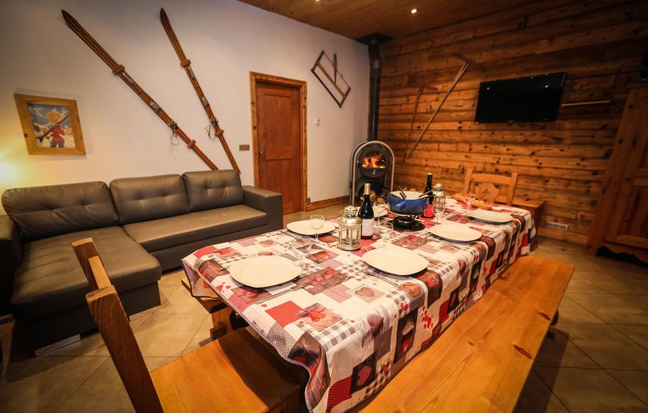 Rent in ski resort Chalet le Peak - Valloire - Dining area