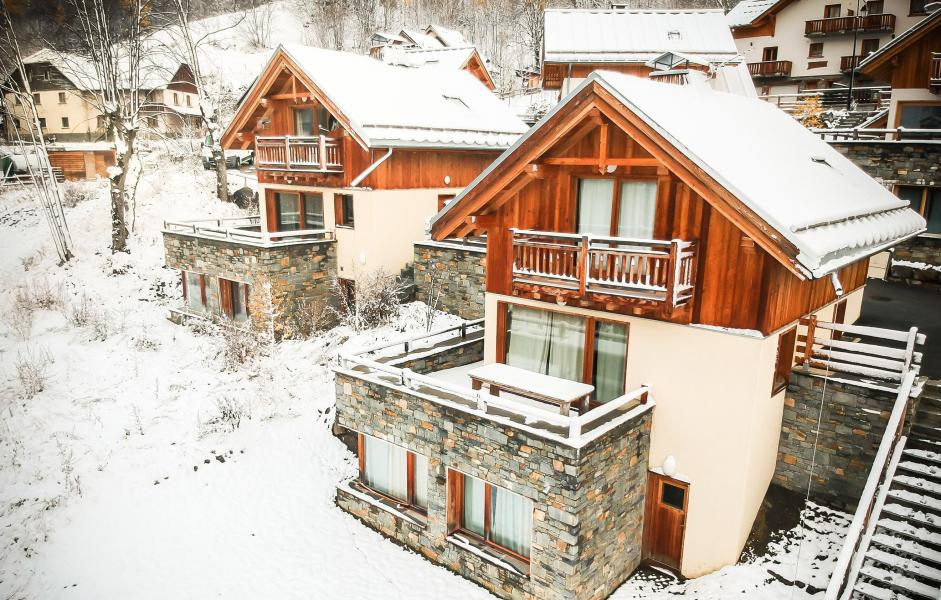 Vacances en montagne Chalet le Pure Altitude - Valloire - Extérieur hiver