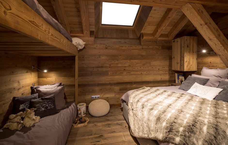 Rent in ski resort Chalet Or des Cimes - Valloire - Bedroom under mansard