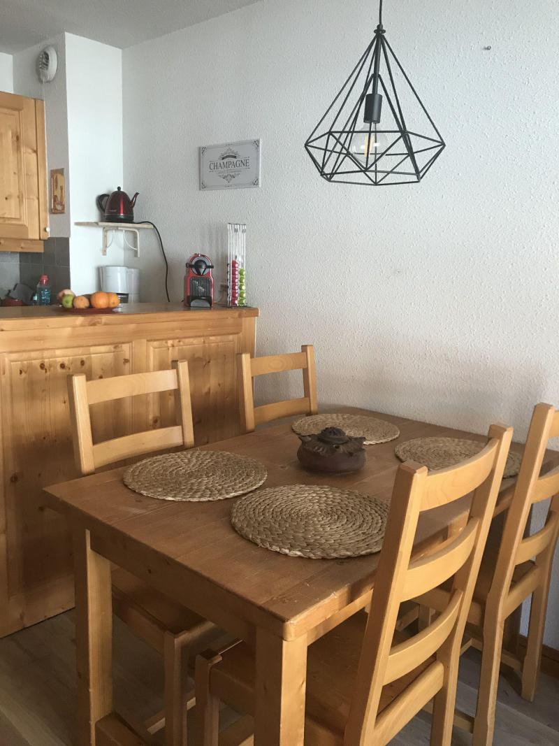 Rent in ski resort 2 room apartment 4 people (G11) - Chalets du Galibier I - Valloire - Living room