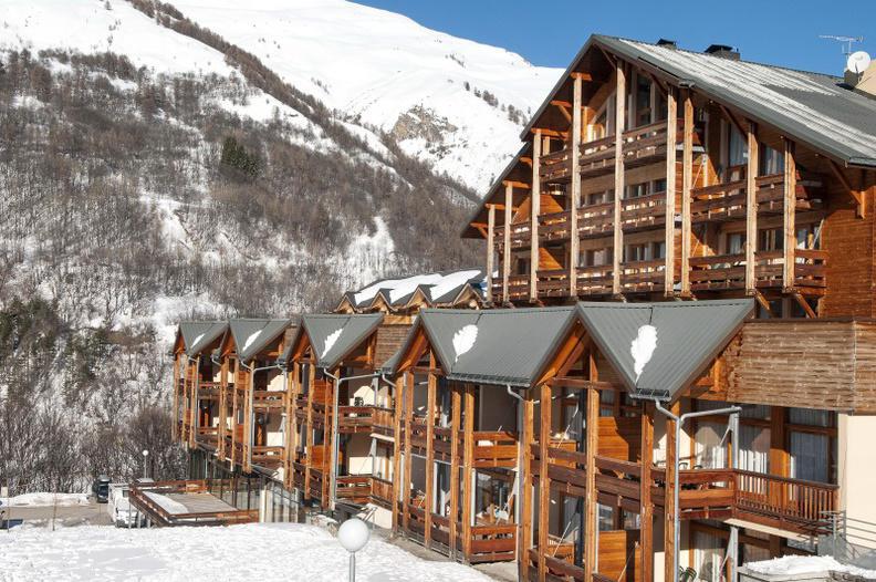 Vacances en montagne La Résidence le Hameau de Valloire - Valloire - Extérieur hiver