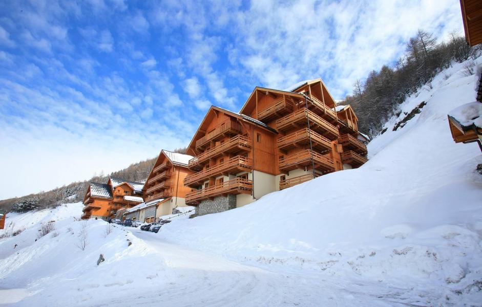 Аренда на лыжном курорте Le Hameau et les Chalets de la Vallée d'Or - Valloire - зимой под открытым небом