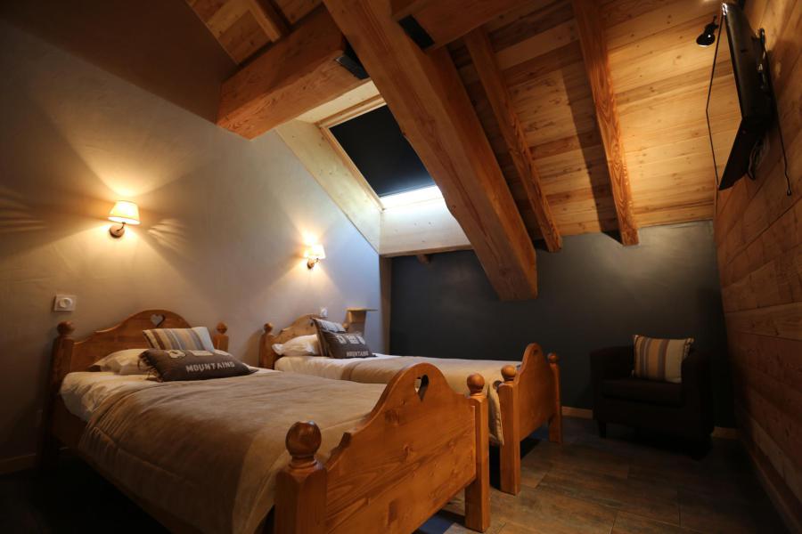 Rent in ski resort 3 room apartment 6 people (8) - Les Chalets d'Adrien - Valloire - Bedroom