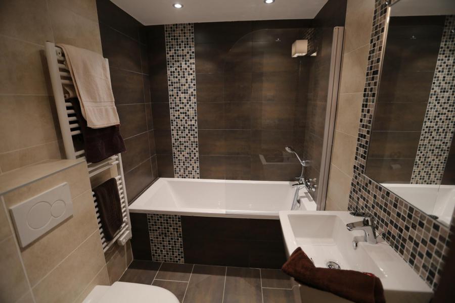 Rent in ski resort 4 room apartment 8 people (6) - Les Chalets d'Adrien - Valloire - Bathroom