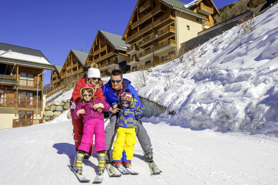 Vakantie in de bergen Les Chalets de Valoria - Valloire - Buiten winter