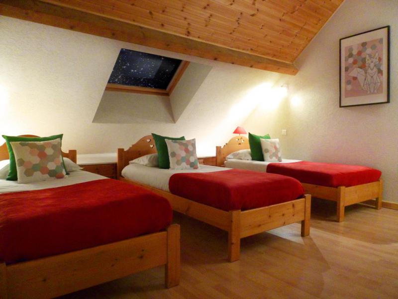 Rent in ski resort 6 room duplex apartment 12 people (5) - Les Fermes du Planet - Valloire - Bedroom under mansard