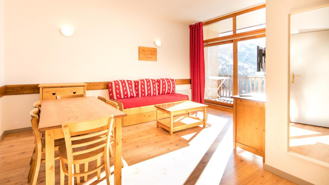 Rent in ski resort 2 room apartment sleeping corner 6 people - Résidence le Hameau de Valloire - Valloire - Living room