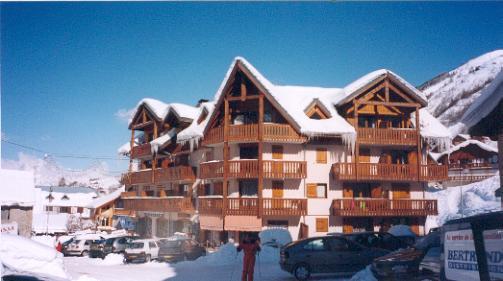 Аренда на лыжном курорте Résidence le Z'Esherrion - Valloire - зимой под открытым небом