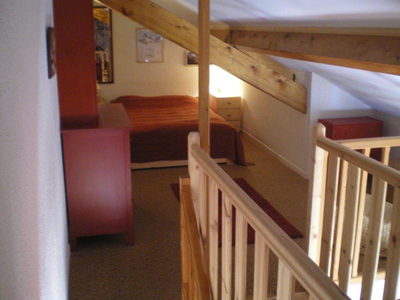 Rent in ski resort Studio mezzanine 6 people (58) - Résidence les Arolles - Valloire - Bedroom under mansard