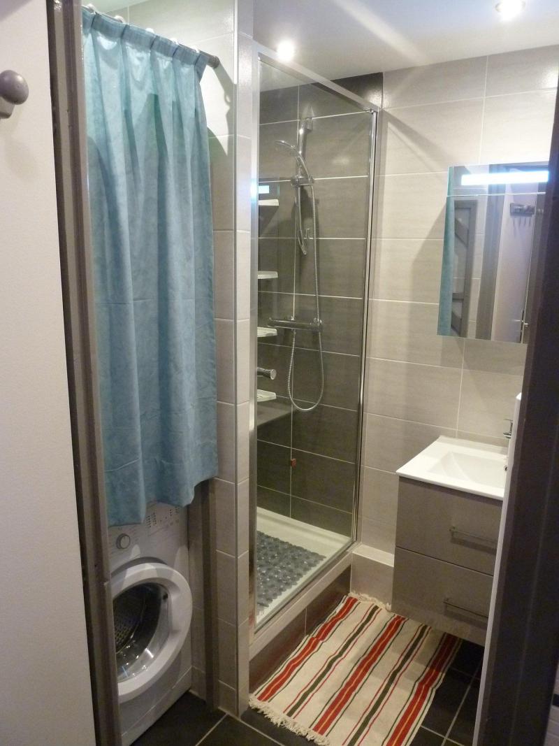 Rent in ski resort Studio cabin 4 people (103) - Résidence les Crêtes - Valloire - Shower room