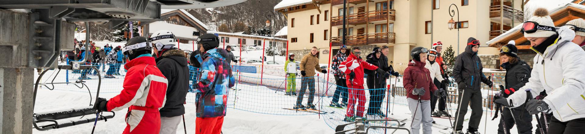 Rent in ski resort Résidence Lagrange les Chalets du Galibier - Valloire - Winter outside
