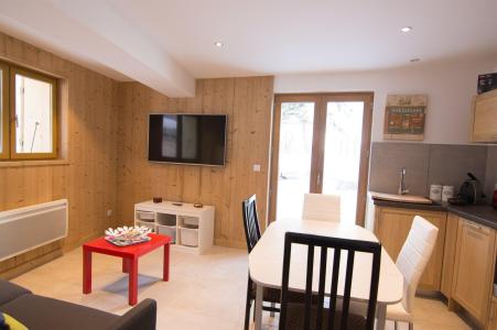 Rent in ski resort 2 room apartment 6 people (1) - Chalet Azur - Valloire - Living room