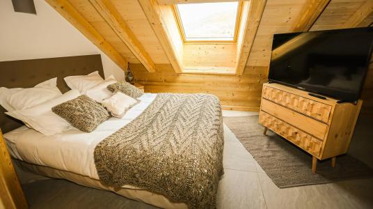 Rent in ski resort Chalet l'Epinette - Valloire - Bedroom under mansard