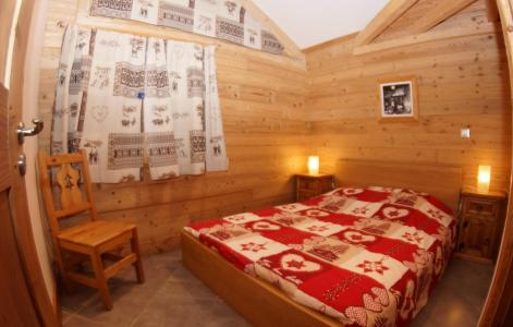 Rent in ski resort Chalet le Peak - Valloire - Bedroom