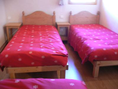 Rent in ski resort 5 room triplex apartment 10 people (1) - Chalet les Aiguilles - Valloire - Bedroom