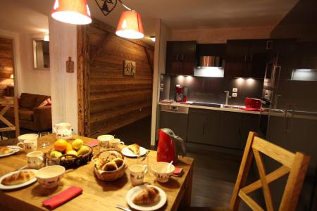 Rent in ski resort 3 room apartment 6 people (2) - Les Chalets d'Adrien - Valloire - Living room