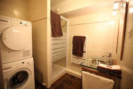 Rent in ski resort 3 room apartment 6 people (2) - Les Chalets d'Adrien - Valloire - Shower room