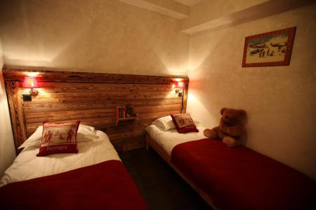 Rent in ski resort 3 room apartment 6 people (2) - Les Chalets d'Adrien - Valloire