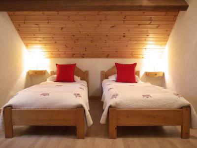 Rent in ski resort 6 room duplex apartment 12 people (5) - Les Fermes du Planet - Valloire - Bedroom under mansard