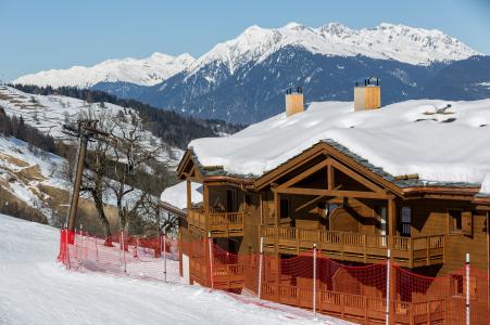 Vacances en montagne Résidence Boutique La Grange Aux Fées - Valmorel - Extérieur hiver