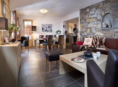 Skiverleih Résidence Boutique La Grange Aux Fées - Valmorel - Kleines Wohnzimmer