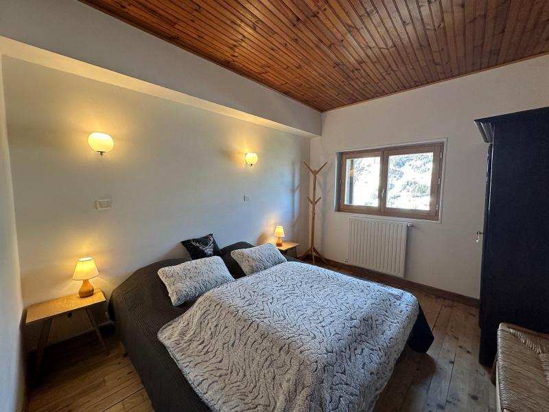 Rent in ski resort 7 room triplex chalet 12 people - Chalet le Chatelret - Vars - Bedroom