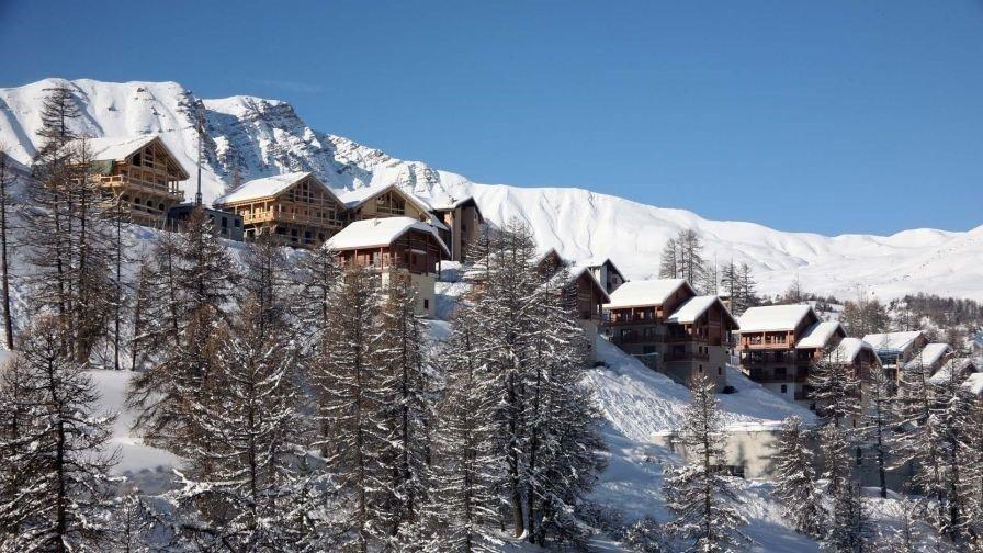 Location au ski Chalets des Rennes - Vars - Extérieur hiver