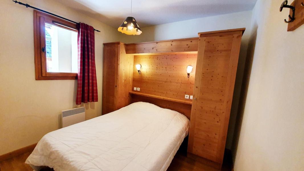 Rent in ski resort 2 room apartment 4 people (E32) - Les Chalets des Rennes - Vars - Bedroom