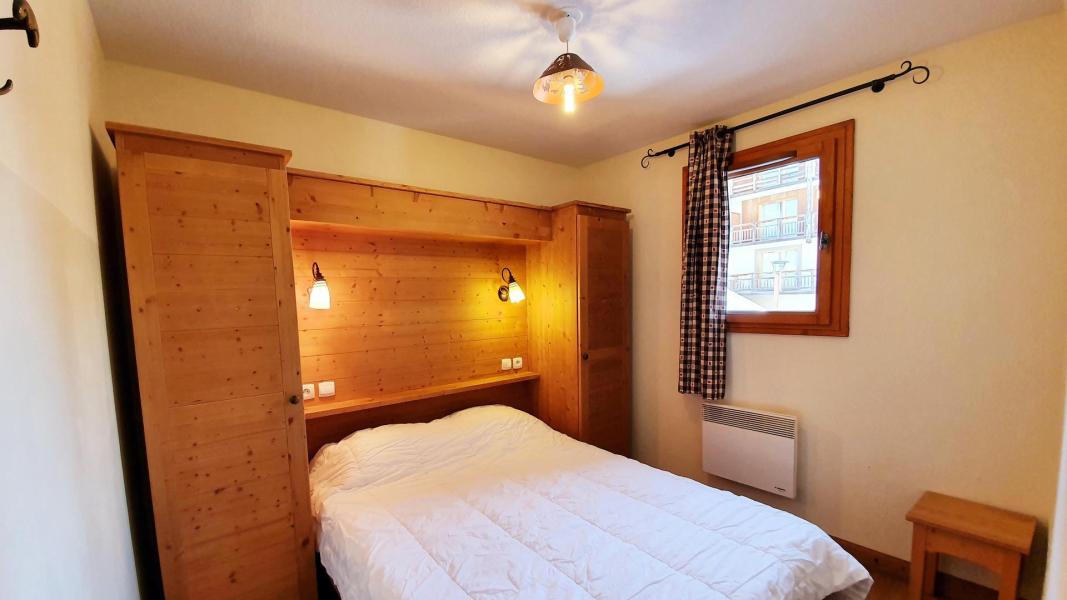 Rent in ski resort 2 room apartment 4 people (F23) - Les Chalets des Rennes - Vars - Bedroom