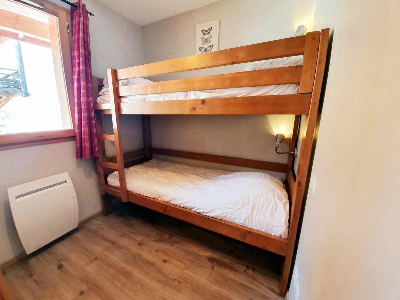 Rent in ski resort 3 room duplex apartment 6 people (C41) - Les Chalets des Rennes - Vars - Bedroom