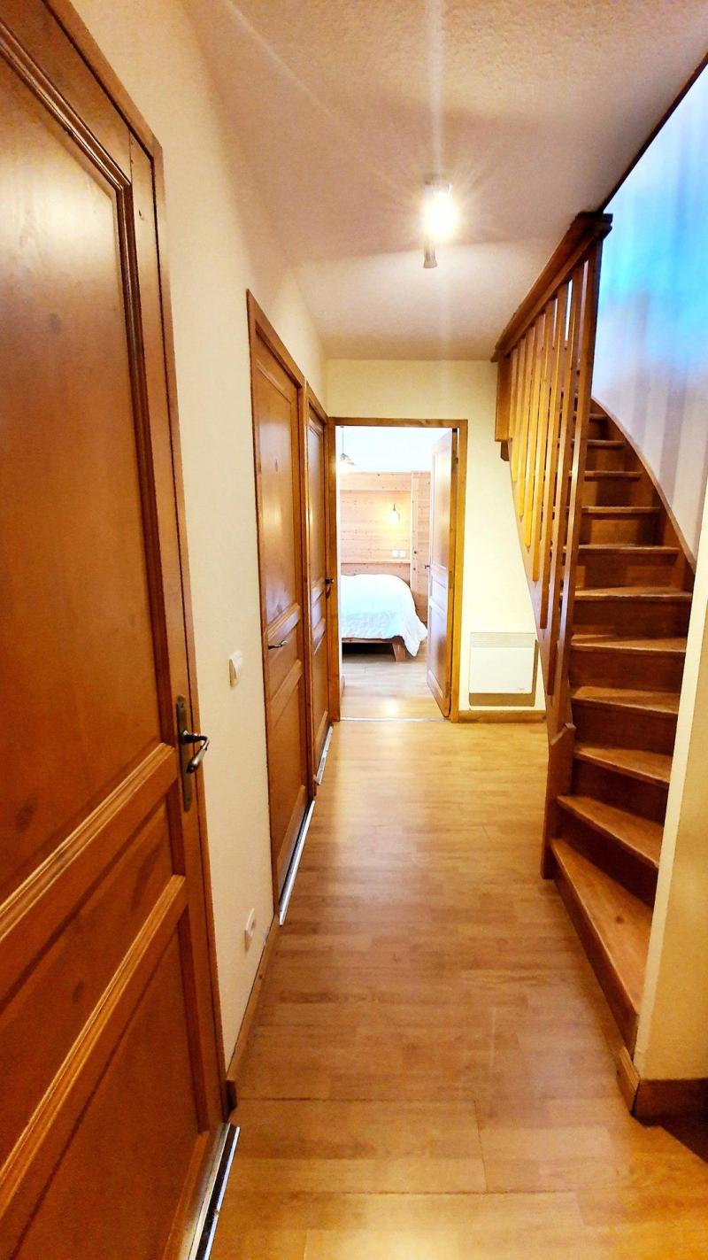 Rent in ski resort 4 room duplex apartment 8 people (G11) - Les Chalets des Rennes - Vars