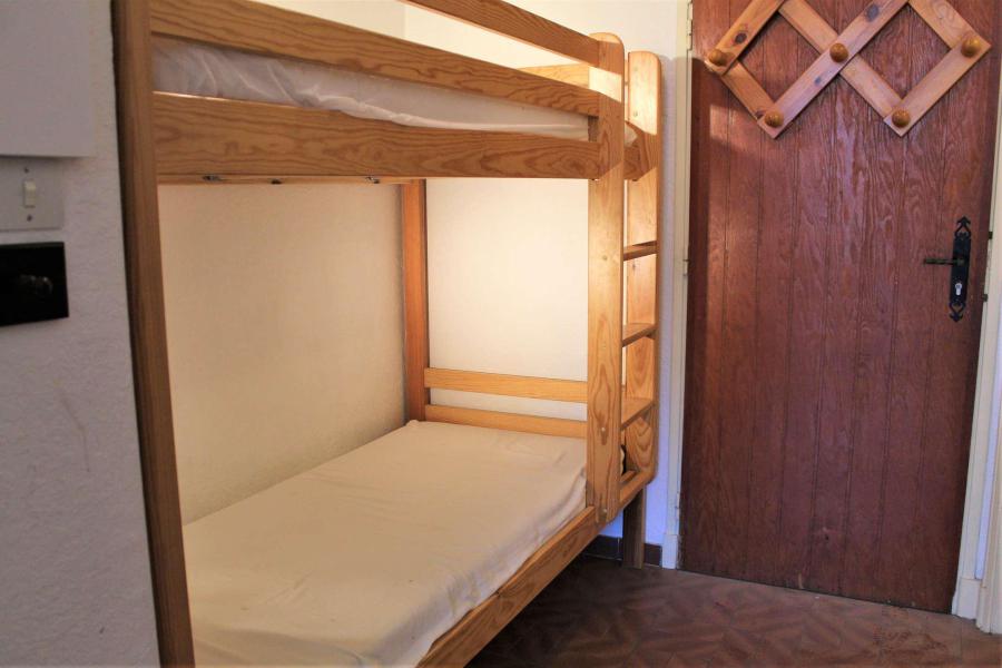 Rent in ski resort Studio sleeping corner 4 people (023) - Résidence Centre Vars - Vars - Cabin